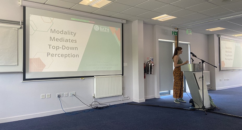 Caitlin giving her british science association prize talk at the experimental psychology society stirling meeting.